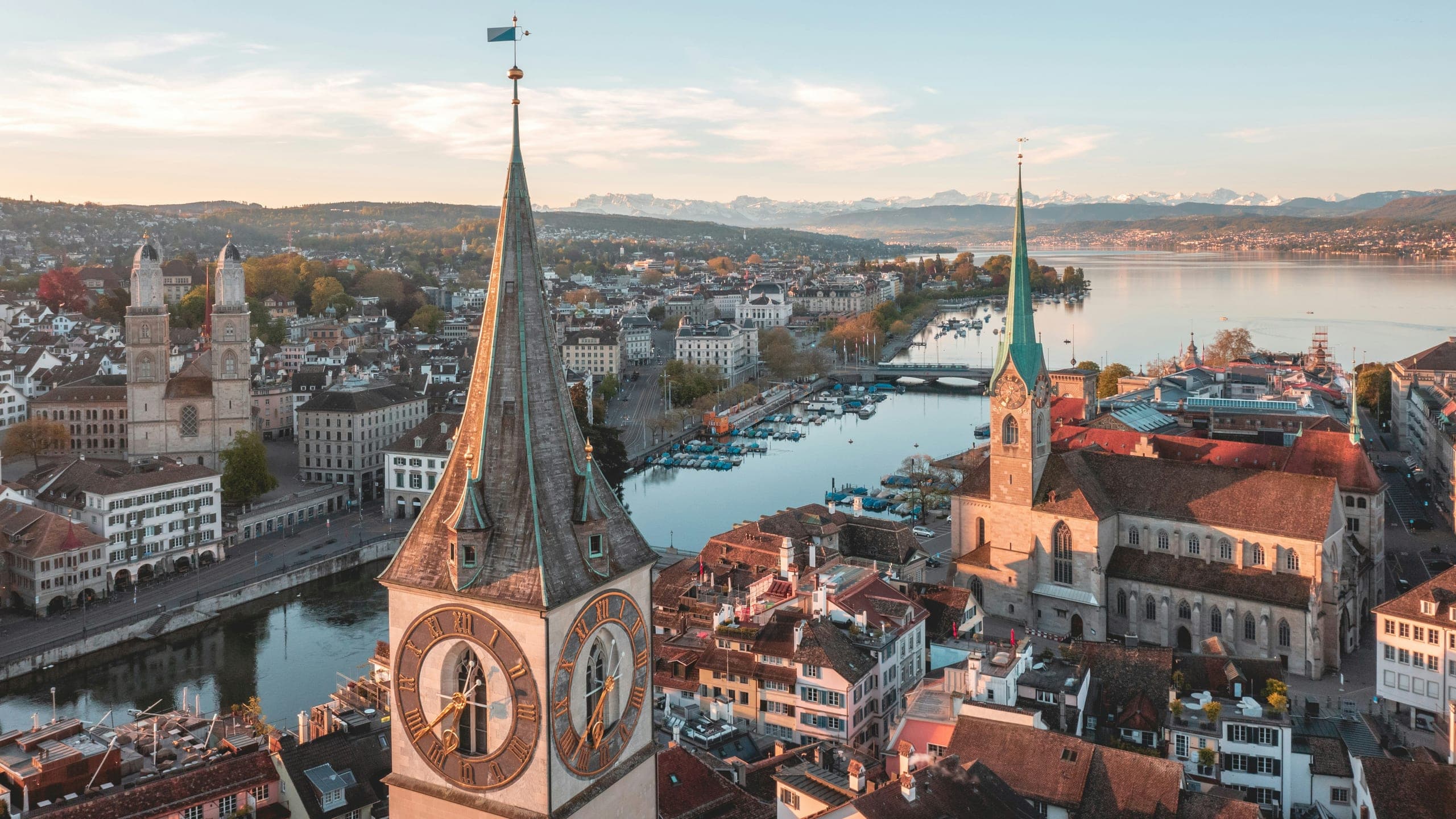 Zurich old town and the lake at sunrise